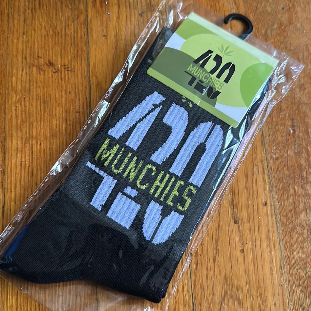 420 munchies socks nwt